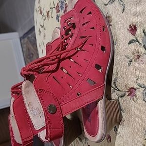 Leather Earth shoes slight heel